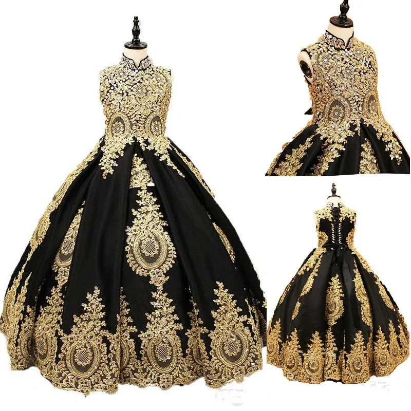 Luxurious Black And Gold Lace Flower Girl Dress High Neck With Corset Back Crystal Designer Kids First Communion Pageant Gown
Luxurious Black And Gold Lace Flower Girl Dress High Neck With Corset Back Crystal Designer Kids First Communion Pageant Gown