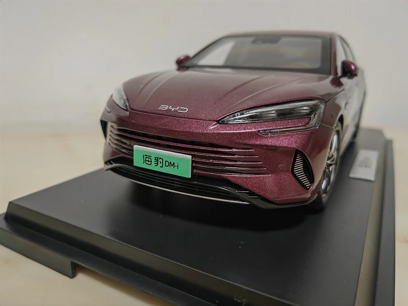 Литая в масштабе 1:18 гибридная классическая модель автомобиля BYD EV DM-i 2022-2023 из сплава, коллекционная игрушка, праздничный подарок, сувенир, демонстрационное украшение
Литая в масштабе 1:18 гибридная классическая модель автомобиля BYD EV DM-i 2022-2023 из сплава, коллекционная игрушка, праздничный подарок, сувенир, демонстрационное украшение
