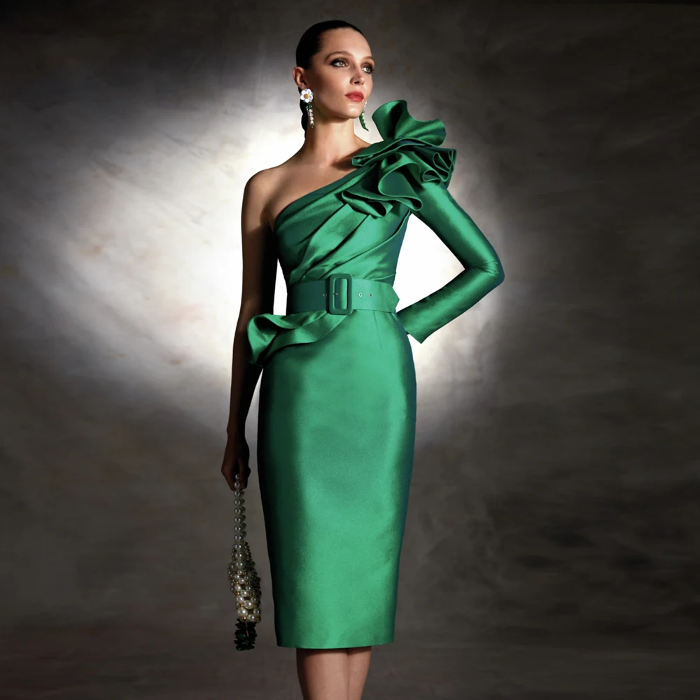 Simple Green Mother Of The Bride Dresses Long Sleeve One Shoulder Wedding Party Gowns Ruffles Knee-Length Satin فساتين السهرة
Simple Green Mother Of The Bride Dresses Long Sleeve One Shoulder Wedding Party Gowns Ruffles Knee-Length Satin فساتين السهرة