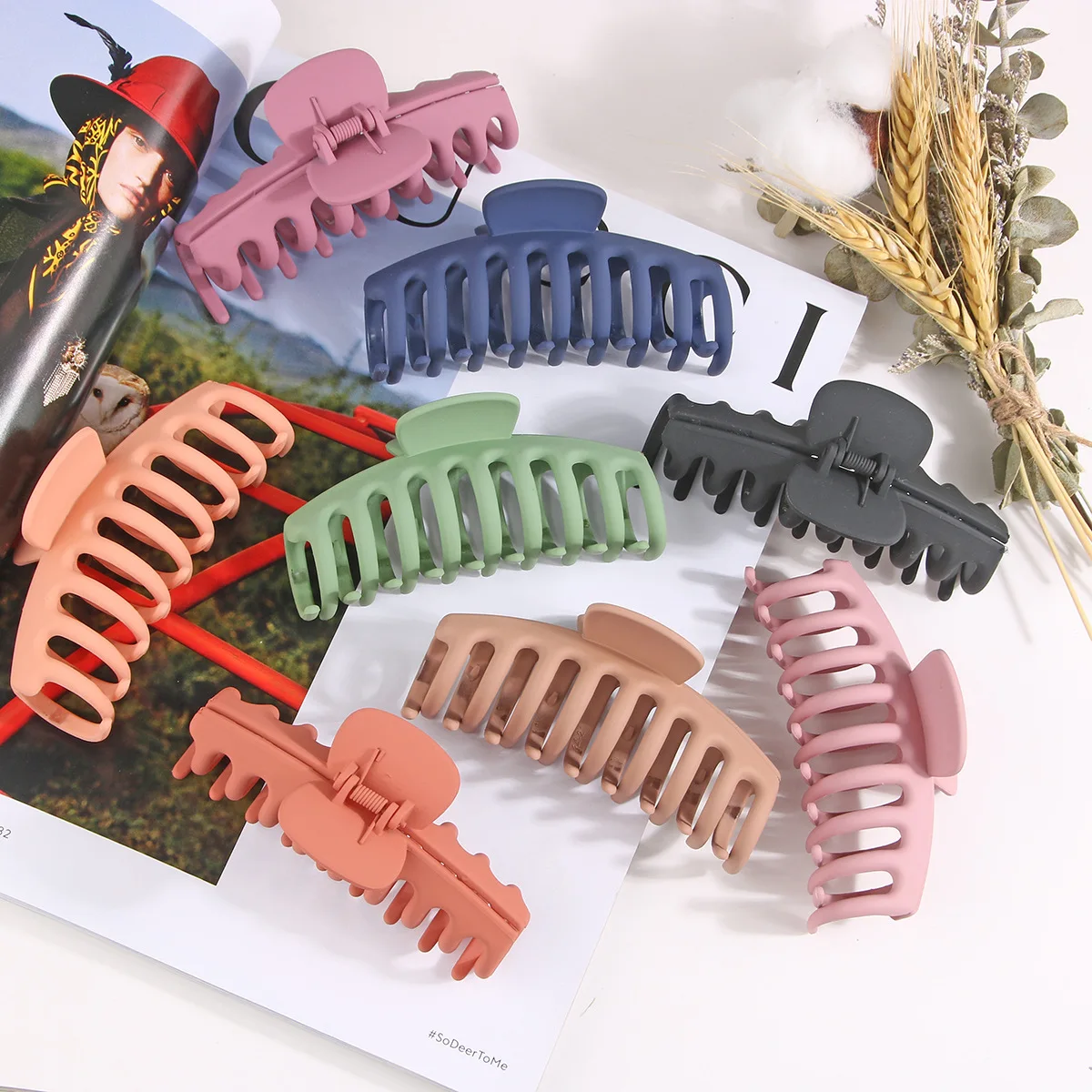 New Solid Color Large Claw Clip Crab Barrette for Women Girls Hair Claws Bath Clip Ponytail Clip Hair Accessories Gift Headwear
New Solid Color Large Claw Clip Crab Barrette for Women Girls Hair Claws Bath Clip Ponytail Clip Hair Accessories Gift Headwear