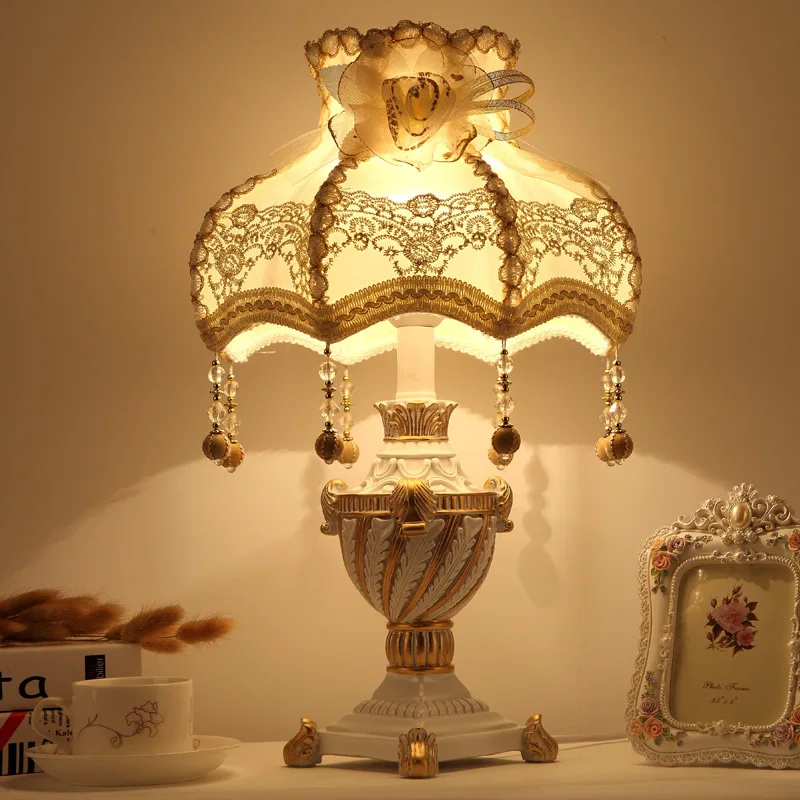 European-style bedroom bedside lamp hotel wedding room night light pastoral wedding palace table lamp
European-style bedroom bedside lamp hotel wedding room night light pastoral wedding palace table lamp