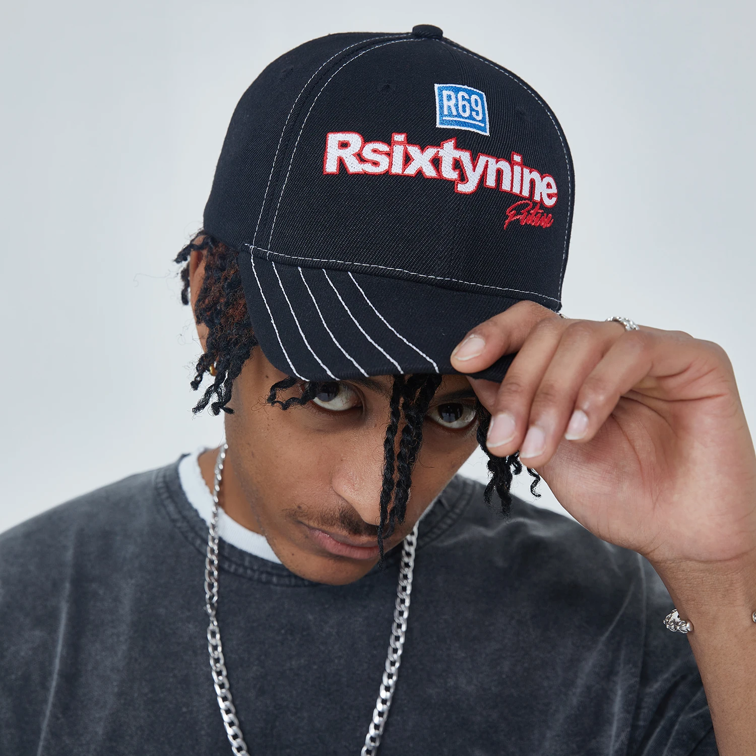 Retro baseball hat hip-hop fashion brand niche design sense European and American street embroidered hats for men R69 
Retro baseball hat hip-hop fashion brand niche design sense European and American street embroidered hats for men R69