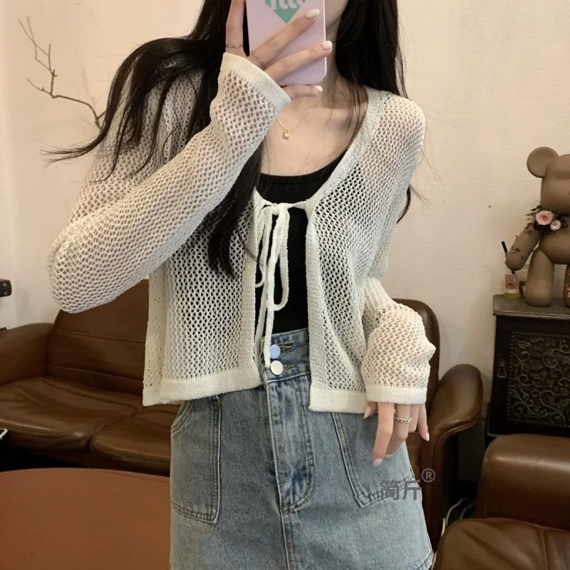 2024 Spring and Summer Sunscreen Knitted Cardigan Women's Korean-style Loose Hollow Design Solid Color Long Sleeve Top
2024 Spring and Summer Sunscreen Knitted Cardigan Women's Korean-style Loose Hollow Design Solid Color Long Sleeve Top