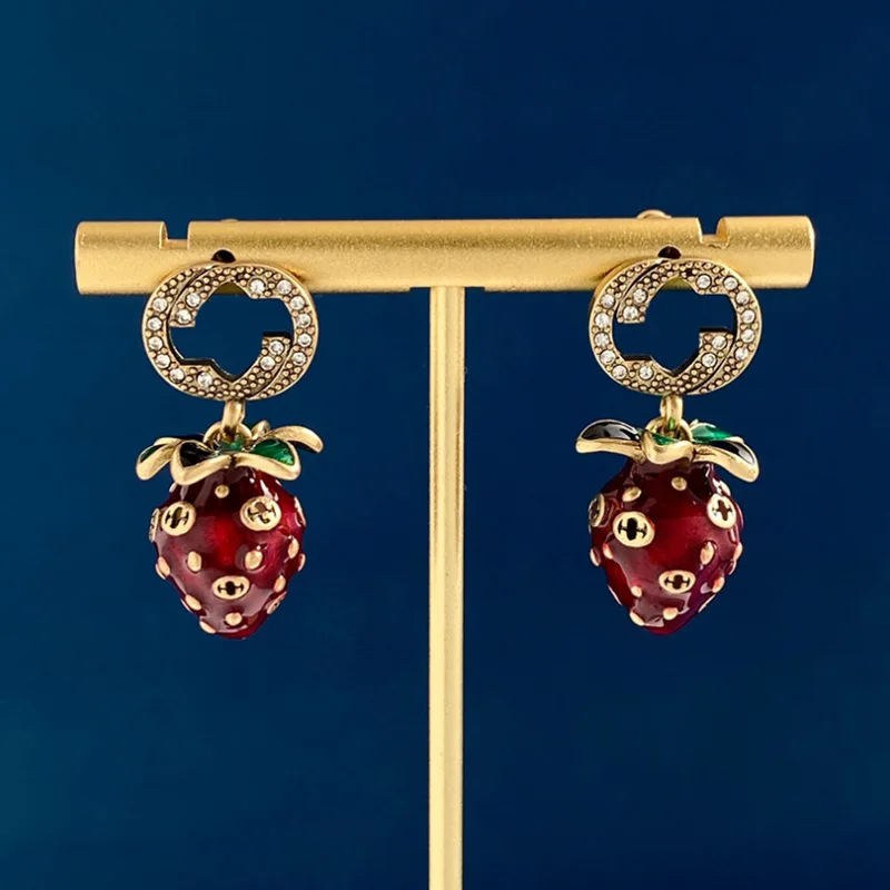 Donia Jewelry Fashion Hollow Titanium Steel Micro-Inlaid AAA Zircon Strawberry Silver Needle Luxury Retro Earrings
Donia Jewelry Fashion Hollow Titanium Steel Micro-Inlaid AAA Zircon Strawberry Silver Needle Luxury Retro Earrings