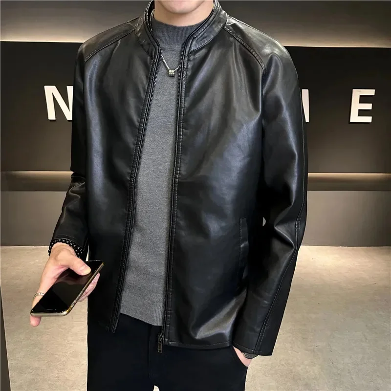 Осень 2023, кожаная мотоциклетная куртка для мужчин, модная повседневная Уличная одежда из искусственной кожи на молнии с воротником-стойкой, Женское пальто
Осень 2023, кожаная мотоциклетная куртка для мужчин, модная повседневная Уличная одежда из искусственной кожи на молнии с воротником-стойкой, Женское пальто