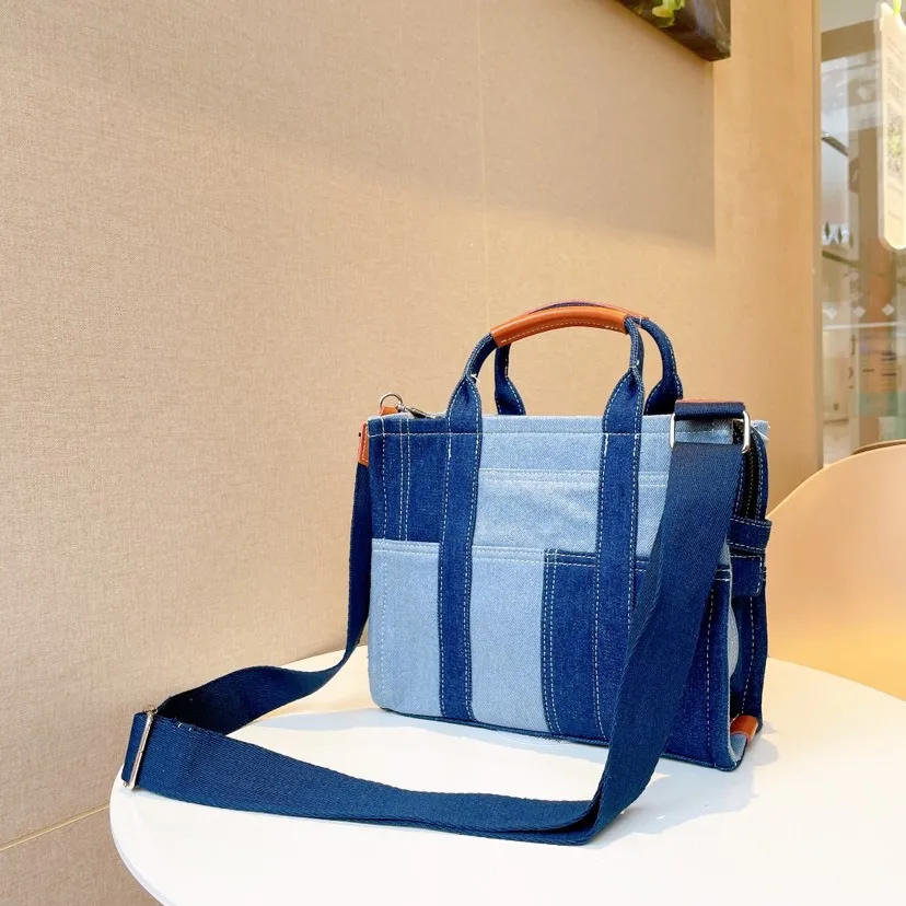 Luxury Brand Designer Denim Shoulder Crossbody Bags for Women Handbag Purses 2022 New Trendy Ladies Messenger Bags High Quality
Luxury Brand Designer Denim Shoulder Crossbody Bags for Women Handbag Purses 2022 New Trendy Ladies Messenger Bags High Quality