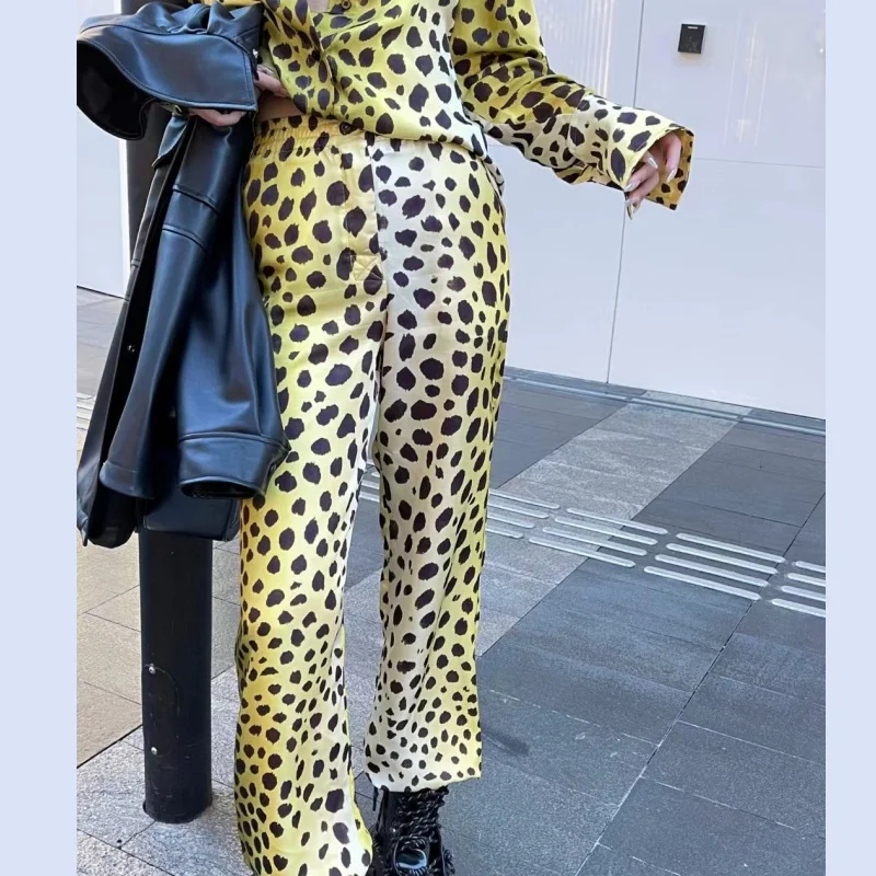 2024 New Gradient Money Leopard Pattern Viscose Fiber Active Printing Positioning Cutting Long Pants for Women
2024 New Gradient Money Leopard Pattern Viscose Fiber Active Printing Positioning Cutting Long Pants for Women
