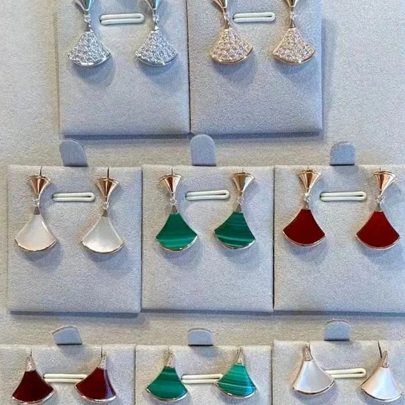 European High Jewelry Rose Gold Natural Stone Small Skirt Earrings Female Fashion Brand Light Luxury Banquet Gift
European High Jewelry Rose Gold Natural Stone Small Skirt Earrings Female Fashion Brand Light Luxury Banquet Gift