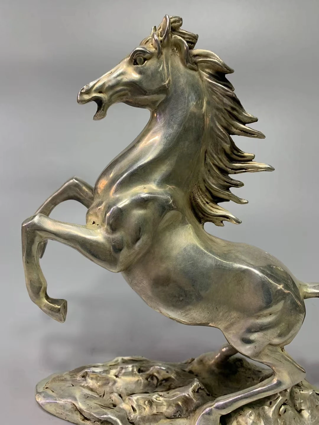 Lovely Ancient War Horse Flying Hissing Statuary Home Office Ornament Meaning Of Success White Copper
Lovely Ancient War Horse Flying Hissing Statuary Home Office Ornament Meaning Of Success White Copper