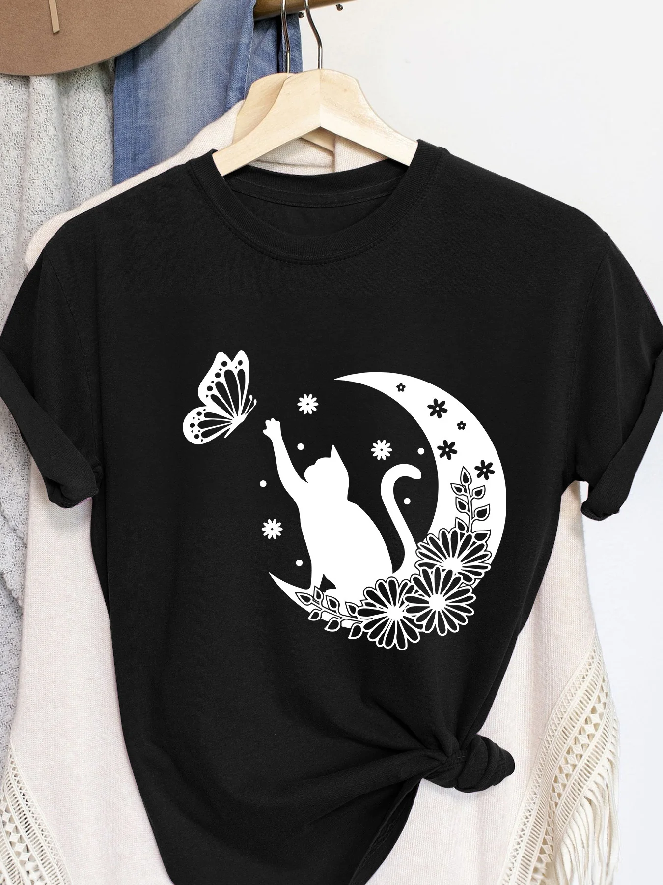 Футболка с принтом Moon & Kitten, повседневный топ с коротким рукавом и круглым вырезом для лета и весны, женская одежда
Футболка с принтом Moon & Kitten, повседневный топ с коротким рукавом и круглым вырезом для лета и весны, женская одежда