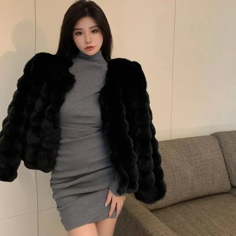 Hdspq New Solid Faux Fur Coat Women 2023 Autumn Winter Korean Fashion Thick Warm Feather Coats Lady Party Short Jacket
Hdspq New Solid Faux Fur Coat Women 2023 Autumn Winter Korean Fashion Thick Warm Feather Coats Lady Party Short Jacket