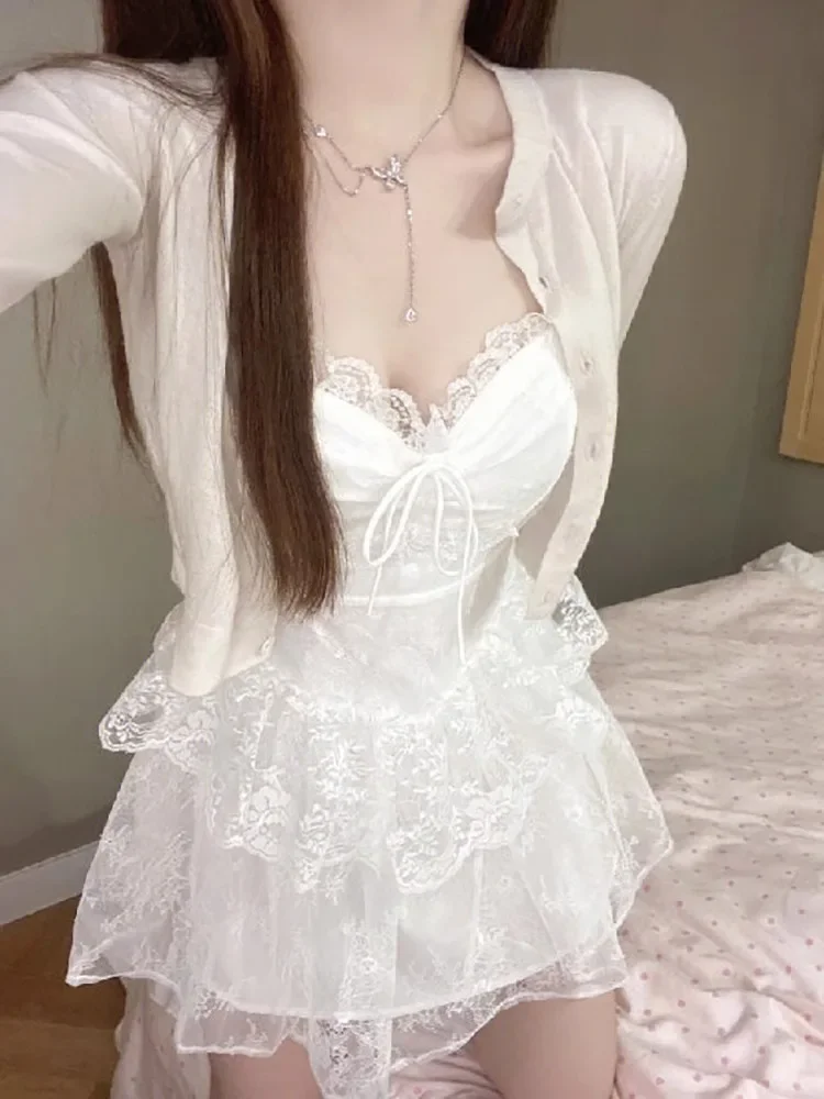 Корейский Повседневный солнцезащитный вязаный кардиган + Y2k E-Girl с высокой талией, кружевные белые платья на бретелях, летние милые комплекты из двух предметов
Корейский Повседневный солнцезащитный вязаный кардиган + Y2k E-Girl с высокой талией, кружевные белые платья на бретелях, летние милые комплекты из двух предметов