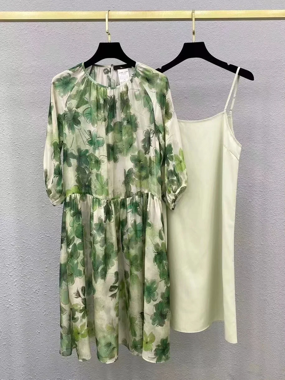 Fyion HIGH QUALITY Newest 2022 Holiday Fashion Runway Sexy Women's Flowers Printed Belt Silk Knee-Length Dress
Fyion HIGH QUALITY Newest 2022 Holiday Fashion Runway Sexy Women's Flowers Printed Belt Silk Knee-Length Dress
