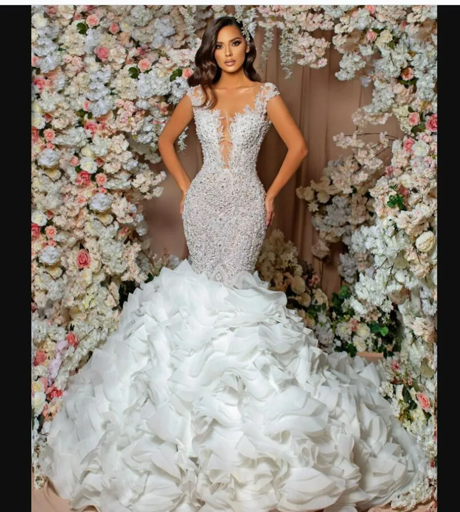 Cap Sleeves Vestidos De Casamento Beaded Applique Bridal Gowns Cascading Ruffles Plus Size Illsion Back Wedding Dresses
Cap Sleeves Vestidos De Casamento Beaded Applique Bridal Gowns Cascading Ruffles Plus Size Illsion Back Wedding Dresses