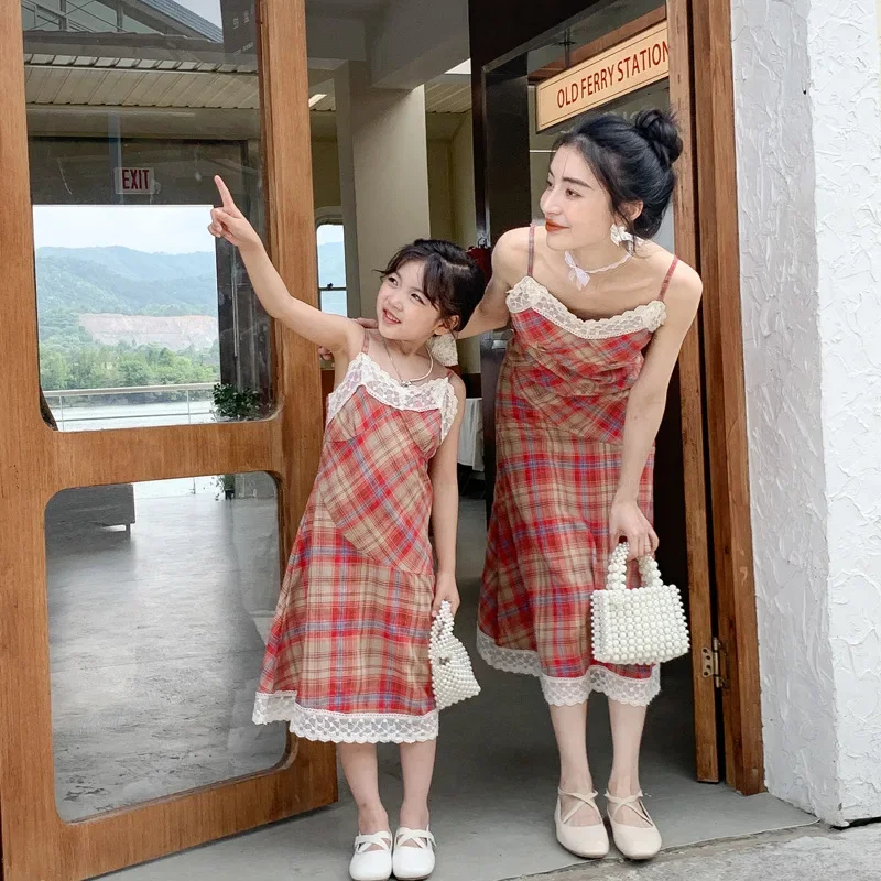 2024 Mother and Daughter Plaid Suspenders Dress Vintage Mom Baby Girl Matching Same One Piece Dresses for Women Elegant Clothing
2024 Mother and Daughter Plaid Suspenders Dress Vintage Mom Baby Girl Matching Same One Piece Dresses for Women Elegant Clothing