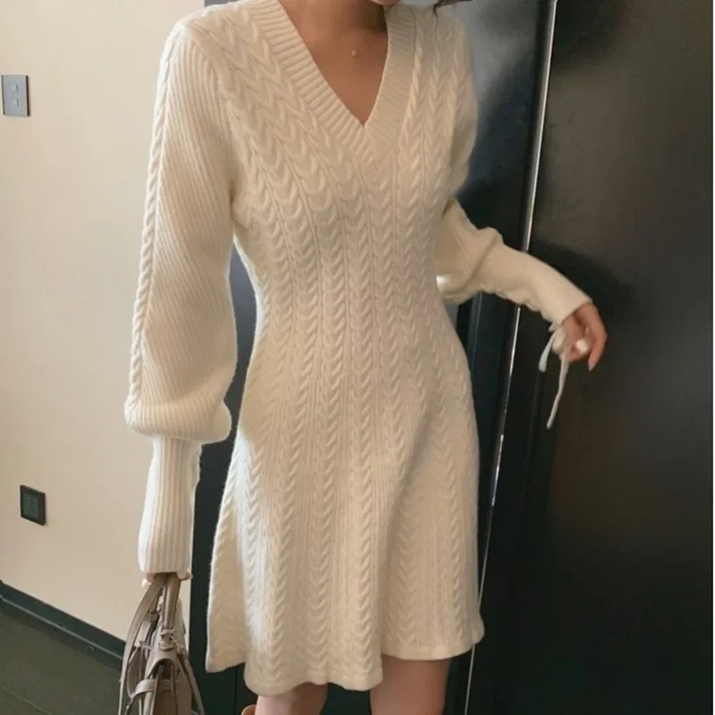 Autumn Winter Korean Women's Elegant Lace Lantern Sleeve Temperament V-neck Twisted Knitted Long-sleeved Sweater A-line Dress
Autumn Winter Korean Women's Elegant Lace Lantern Sleeve Temperament V-neck Twisted Knitted Long-sleeved Sweater A-line Dress
