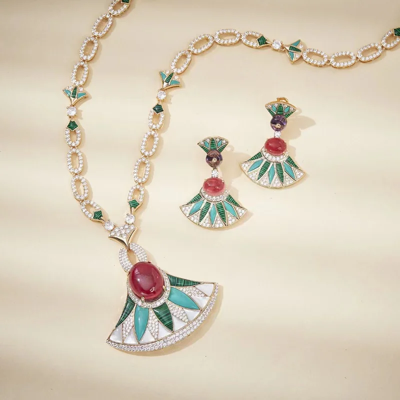 Top Quality 2023 New Big Skirt Pendant Clavicle Sweater Necklace Temperament Fashion Women Chain Exquisite Luxury Party Jewelry
Top Quality 2023 New Big Skirt Pendant Clavicle Sweater Necklace Temperament Fashion Women Chain Exquisite Luxury Party Jewelry