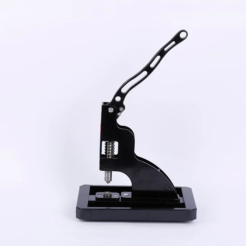 Printing cloth buttoning machine Universal ringless buttonhole machine Manual photo advertising punching tool
Printing cloth buttoning machine Universal ringless buttonhole machine Manual photo advertising punching tool