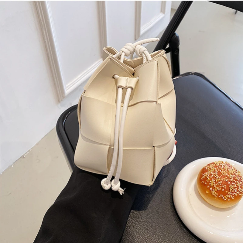 Simplicity Solid Leather Crossbody Bag Lightweight Mini Bucket Bag Soft Texture Women's Suspender Bag Fashionable Commuting Bag
Simplicity Solid Leather Crossbody Bag Lightweight Mini Bucket Bag Soft Texture Women's Suspender Bag Fashionable Commuting Bag