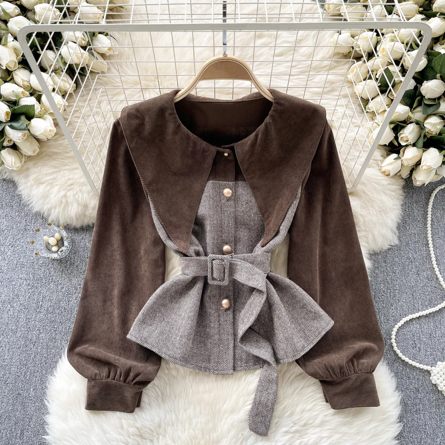 Clothland Women Vintage Patchwork Blouse Spliced Long Sleeve Belt Sashes Shirt Retro Female Chic Tops Blusa Mujer LB052
Clothland Women Vintage Patchwork Blouse Spliced Long Sleeve Belt Sashes Shirt Retro Female Chic Tops Blusa Mujer LB052