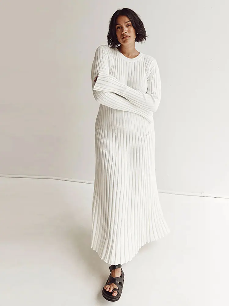 Solid Color Round Neck Long Sleeved Knitted Dress Women Pleated Slim White Long Robes 2023 Summer Lady Office Streetwear Vestido
Solid Color Round Neck Long Sleeved Knitted Dress Women Pleated Slim White Long Robes 2023 Summer Lady Office Streetwear Vestido