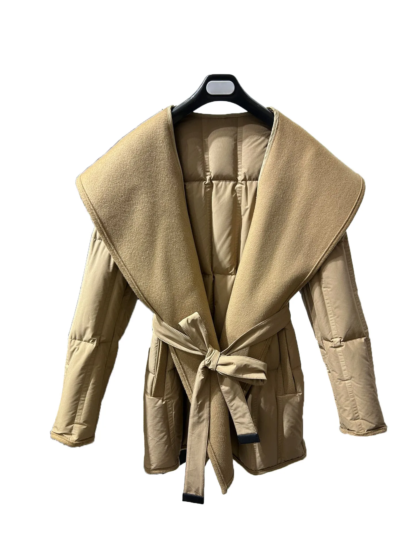 Cotton jacket V collar short with belt loose fit splicing design warm and comfortable 2023 winter new 1130
Cotton jacket V collar short with belt loose fit splicing design warm and comfortable 2023 winter new 1130
