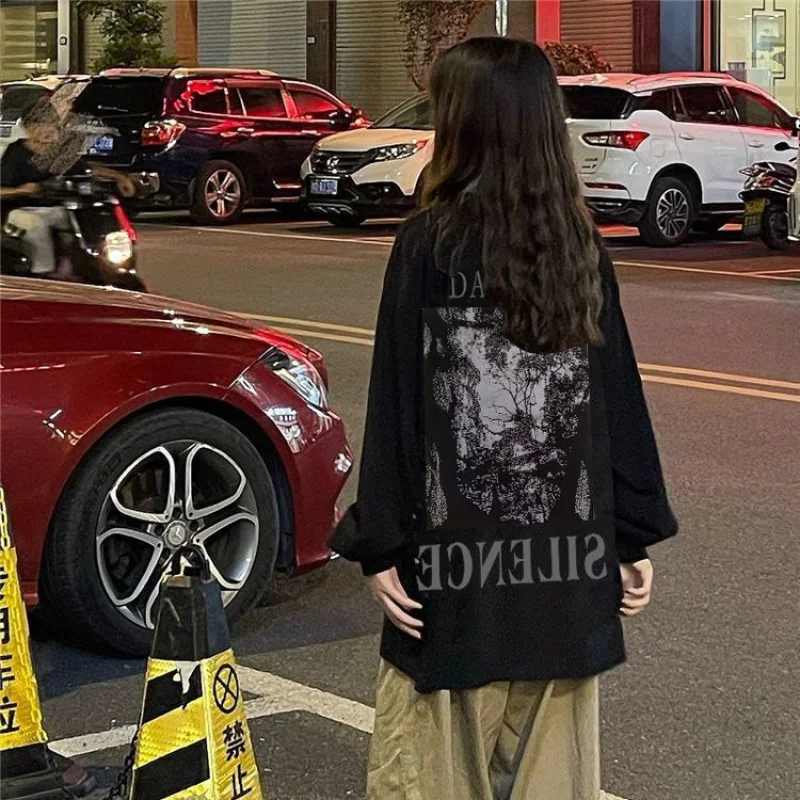 Autumn new American retro pictorial design sense long sleeved t-shirt men and women ins tide brand loose Bottoming Shirt
Autumn new American retro pictorial design sense long sleeved t-shirt men and women ins tide brand loose Bottoming Shirt