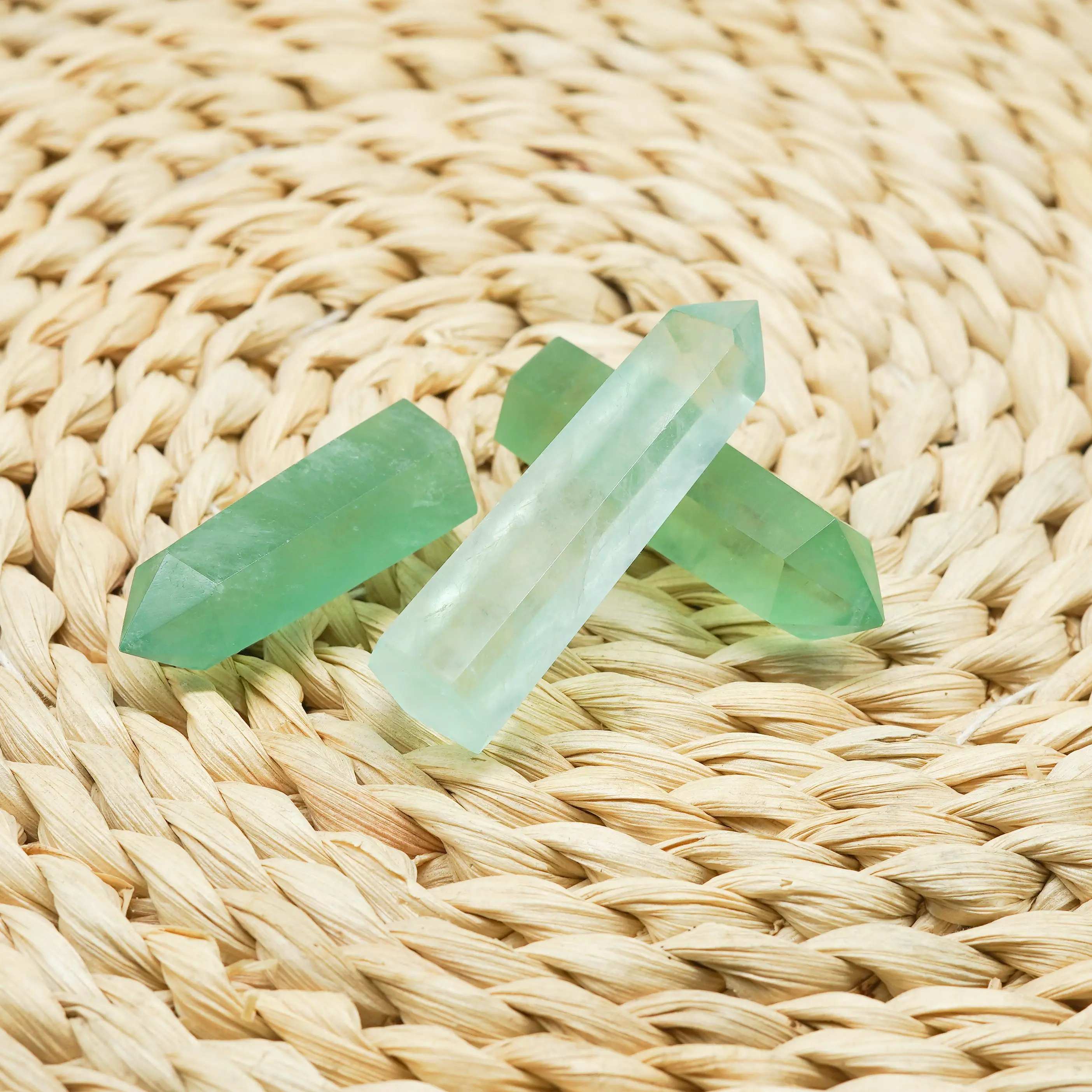 

Natural Energy Green Fluorite Crystal Point Prism Crafts Stone Quartz Tower Mineral Wand Home Decoration Hexagonal Chakra Gift