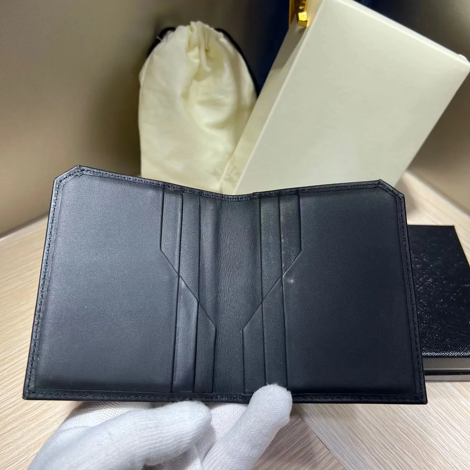 2023 Fashion Business Wallet Card Bag Suitable for Men's Daily Wear Men Jewellery Box
2023 Fashion Business Wallet Card Bag Suitable for Men's Daily Wear Men Jewellery Box