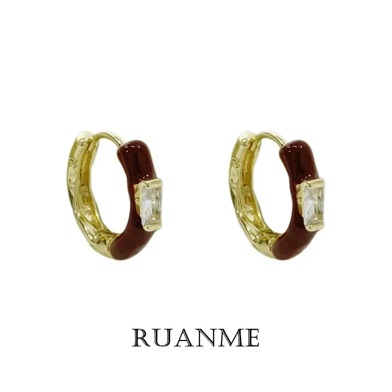European and American Fashion Contracted Geometric Restoring Ancient Ways Round Brown Enamel Glaze Earrings Stud earrings
European and American Fashion Contracted Geometric Restoring Ancient Ways Round Brown Enamel Glaze Earrings Stud earrings