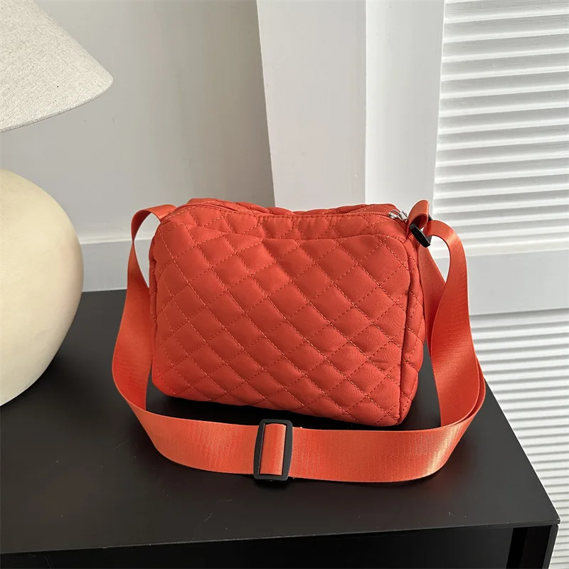 Lingge Autumn Fashion 2023 New Retro Winter Large Capacity Simple Solid Color Leisure Tote Shoulder Messenger Bag Designer Bag
Lingge Autumn Fashion 2023 New Retro Winter Large Capacity Simple Solid Color Leisure Tote Shoulder Messenger Bag Designer Bag