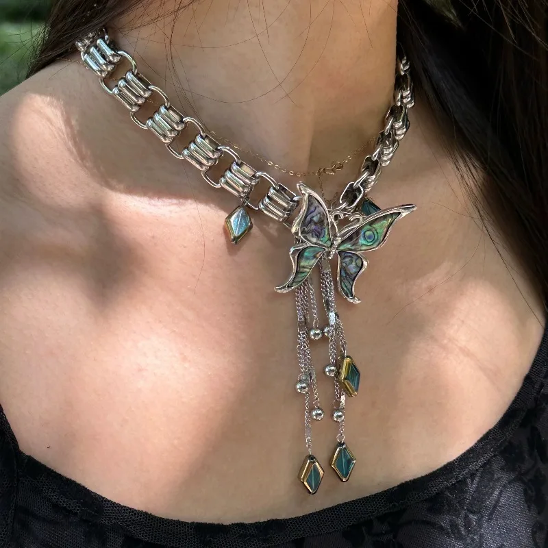 Original Design High-Grade Chinese Punk Butterfly Light Luxury Necklace Exquisite Tassel Retro Temperament Clavicle Chain Women
Original Design High-Grade Chinese Punk Butterfly Light Luxury Necklace Exquisite Tassel Retro Temperament Clavicle Chain Women