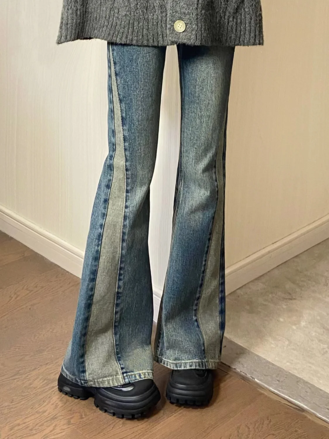 2023 New Women's Streetwear Loose Boot Cut Jeans Spring New Street Loose-fitting Female High Waist Spliced Denim Pants T156
2023 New Women's Streetwear Loose Boot Cut Jeans Spring New Street Loose-fitting Female High Waist Spliced Denim Pants T156