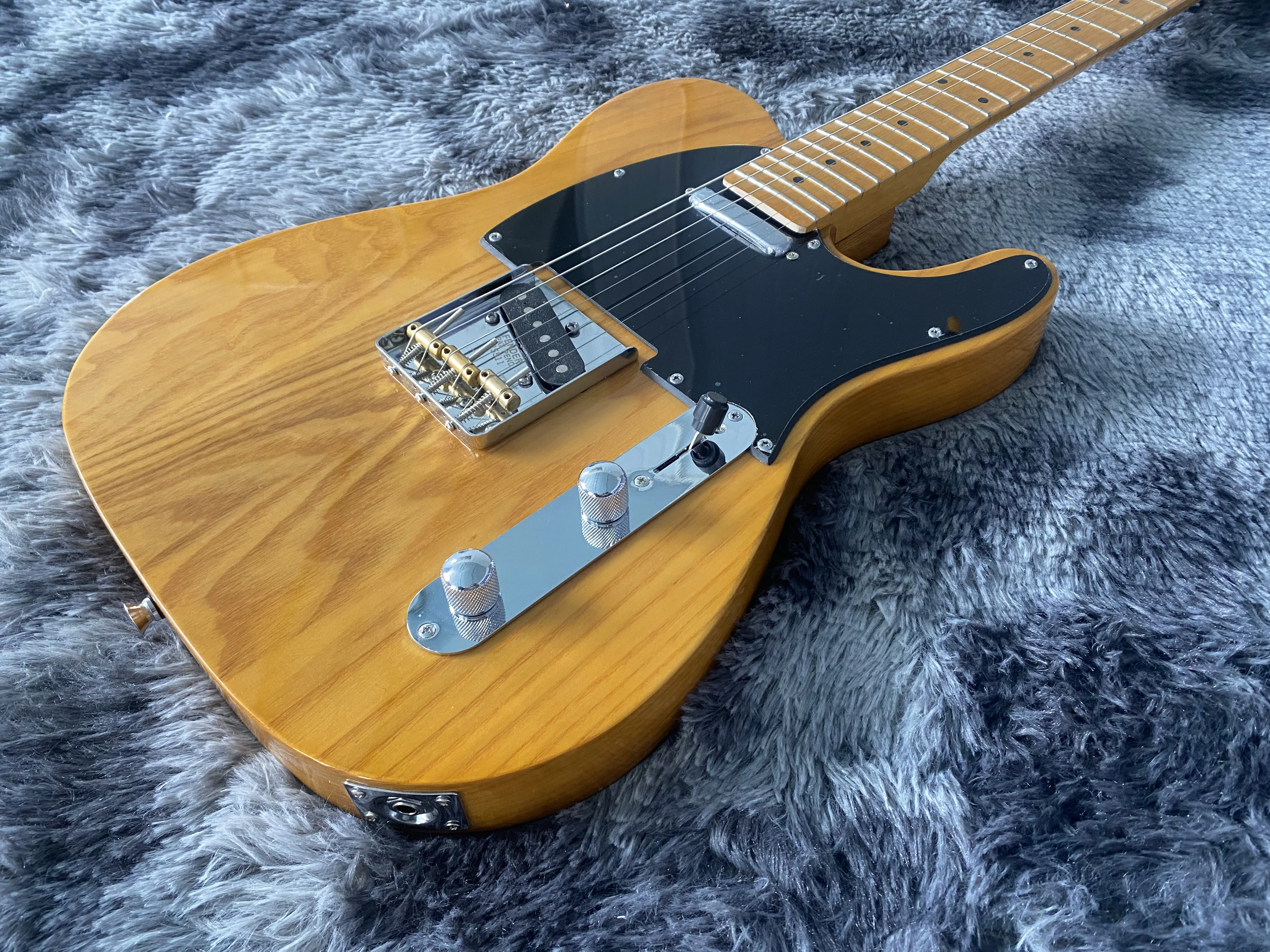 China electric guitar TL glassy yellow color Factory direct sales can be customized Free shipping
China electric guitar TL glassy yellow color Factory direct sales can be customized Free shipping