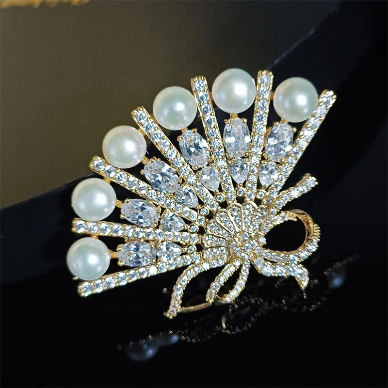 Retro Ethnic Style High-end Freshwater Pearl Fan Broochpins Female Exquisite and Elegant Zircon Luxury Geometry Pin Corsage
Retro Ethnic Style High-end Freshwater Pearl Fan Broochpins Female Exquisite and Elegant Zircon Luxury Geometry Pin Corsage