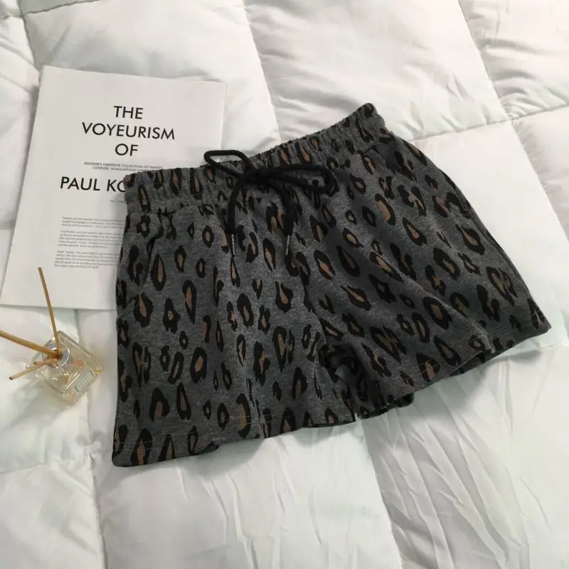Summer New Leopard Printing Shorts Women High Street Casual Elastic Waist Pockets Patchwork All-match Motion Female Clothing
Summer New Leopard Printing Shorts Women High Street Casual Elastic Waist Pockets Patchwork All-match Motion Female Clothing