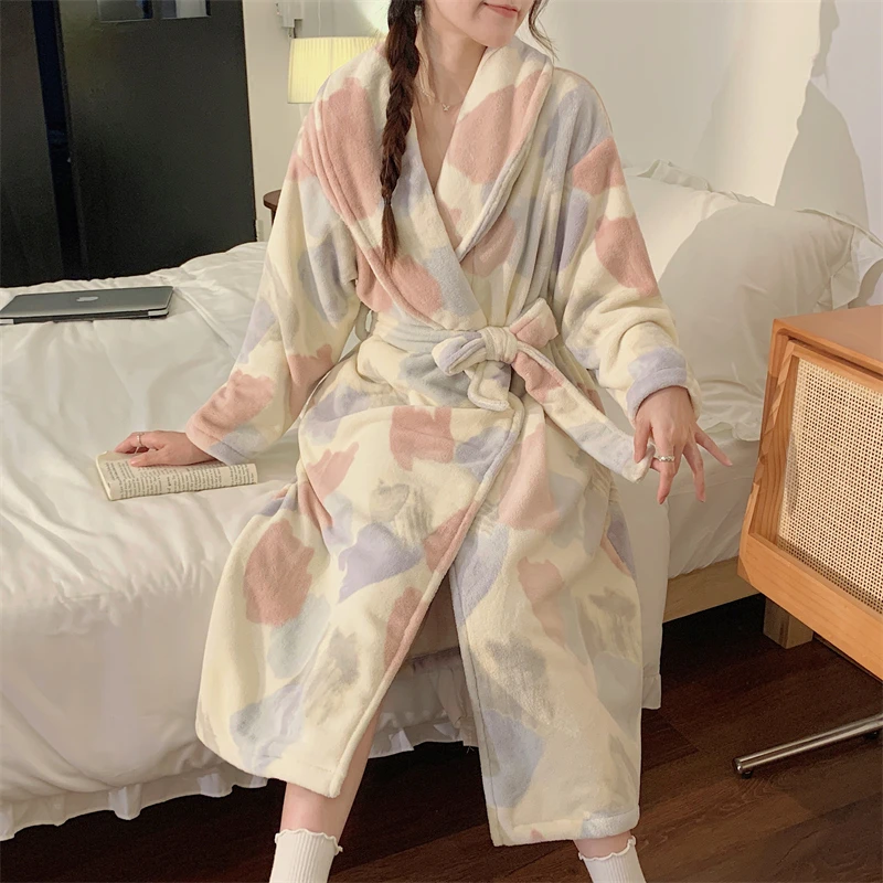Winter Women's Pajamas Set Flannel Robe Warm Coral Velvet Ladies Bathrobe Homewear Coral Fleece Long Robes Kimono Gown Sleepwear
Winter Women's Pajamas Set Flannel Robe Warm Coral Velvet Ladies Bathrobe Homewear Coral Fleece Long Robes Kimono Gown Sleepwear