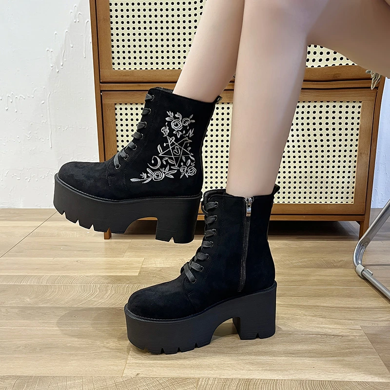 Fashion Embroidery Women's Boots 2023 New Chunky Heel Platform Suede Leather Women Shoes Large Size Winter Black High Heel Shoes
Fashion Embroidery Women's Boots 2023 New Chunky Heel Platform Suede Leather Women Shoes Large Size Winter Black High Heel Shoes