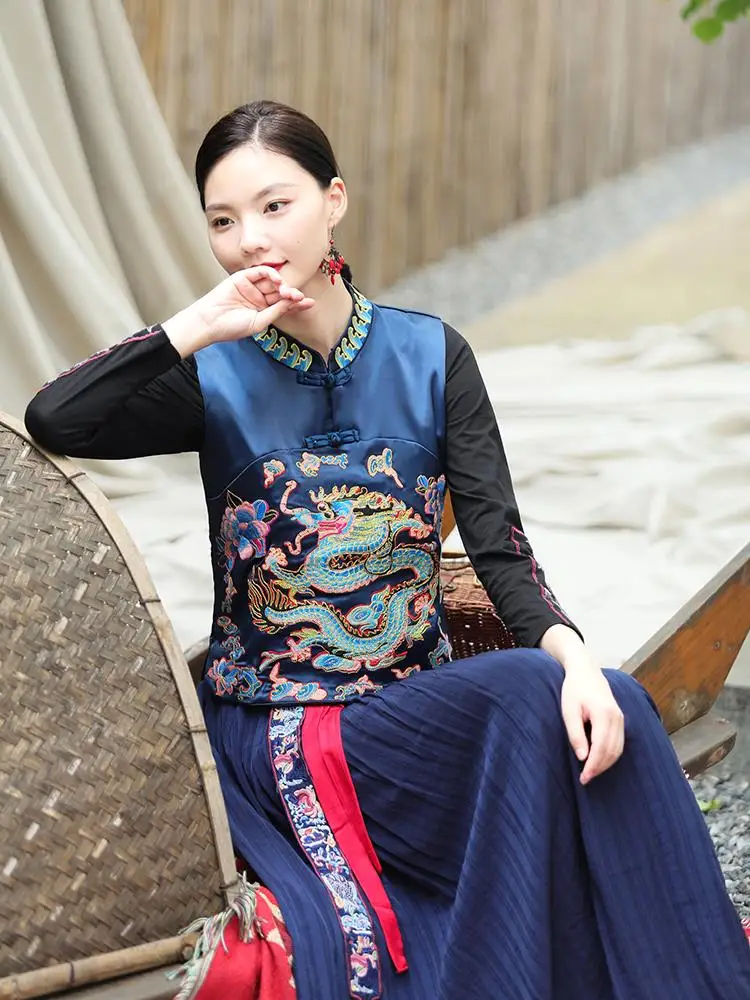 2024 vintage dragon embroidery qipao chinese traditional hanfu tops national sleeveless coat oriental tang suit chinese vest
2024 vintage dragon embroidery qipao chinese traditional hanfu tops national sleeveless coat oriental tang suit chinese vest
