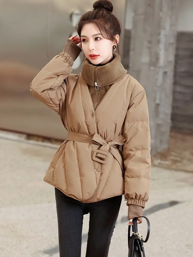 Women Winter Short White Duck Down Coat Thickened Warm Coats Female Parkas 2023 Adjustable Waist Stand Collar Down Jacket L86
Women Winter Short White Duck Down Coat Thickened Warm Coats Female Parkas 2023 Adjustable Waist Stand Collar Down Jacket L86