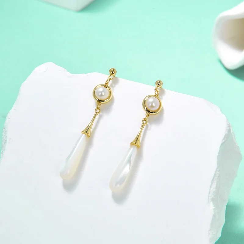Natural pearl Melancholy a pearl earrings vintage classic designer inlaid hand light luxury
Natural pearl Melancholy a pearl earrings vintage classic designer inlaid hand light luxury