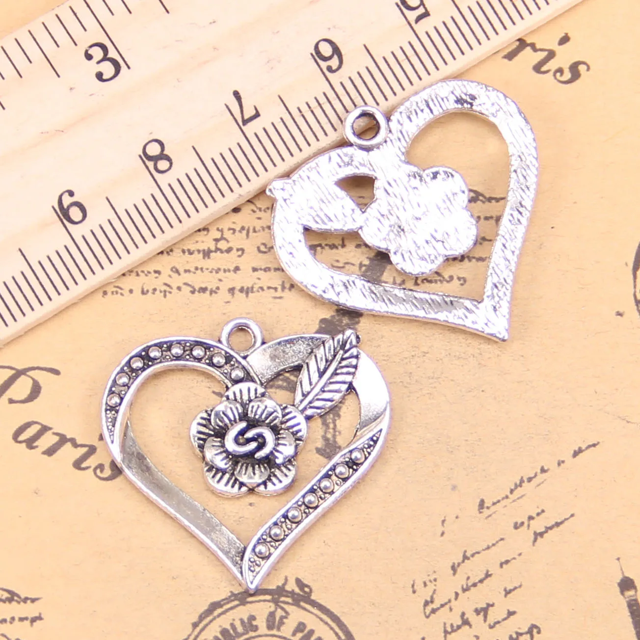30pcs Jewelry Charms Heart Flower 28x28mm Antique Silver Plated Pendants Making DIY Handmade Tibetan Silver Jewelry
30pcs Jewelry Charms Heart Flower 28x28mm Antique Silver Plated Pendants Making DIY Handmade Tibetan Silver Jewelry