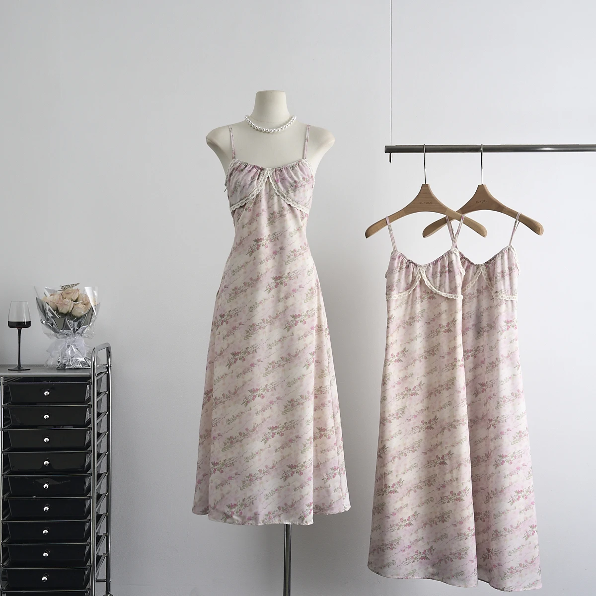 Summer Floral Printed Spaghetti Strap Dress Women French High Waist Backless Long Dresses Beach Style Holiday Vestidos
Summer Floral Printed Spaghetti Strap Dress Women French High Waist Backless Long Dresses Beach Style Holiday Vestidos