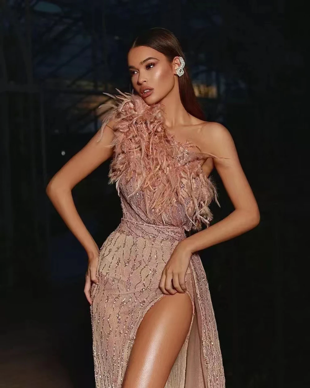 Modest One-Shoulder Prom Dress With Feather Sexy High Split Backless Formal Party Gown Lastest Custom Made Gown
Modest One-Shoulder Prom Dress With Feather Sexy High Split Backless Formal Party Gown Lastest Custom Made Gown