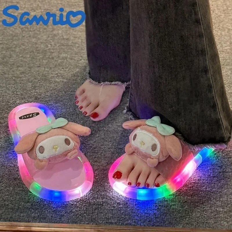 

Новинка 2024, Симпатичные Сабо Hello Kitty Kuromi Cinnamoroll, летние кавайные модные сандалии, обувь на плоской подошве, аниме Sanrio, тапочки, подарки, игрушки