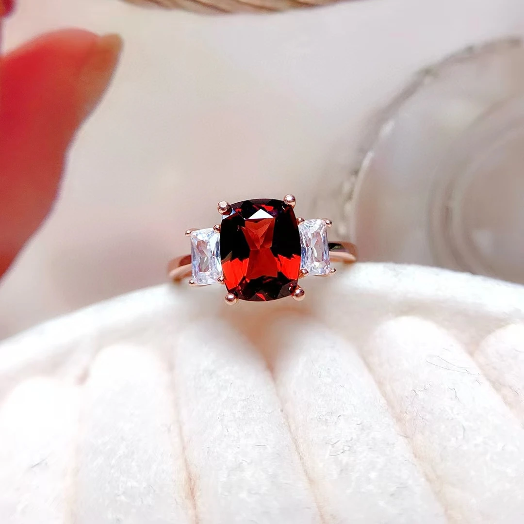 Wine Red Natural Garnet Ring 6mm*8mm 1.2ct VVS Grade Garnet 925 Silver Ring with 3 Layers 18K Gold Plated Jewelry
Wine Red Natural Garnet Ring 6mm*8mm 1.2ct VVS Grade Garnet 925 Silver Ring with 3 Layers 18K Gold Plated Jewelry
