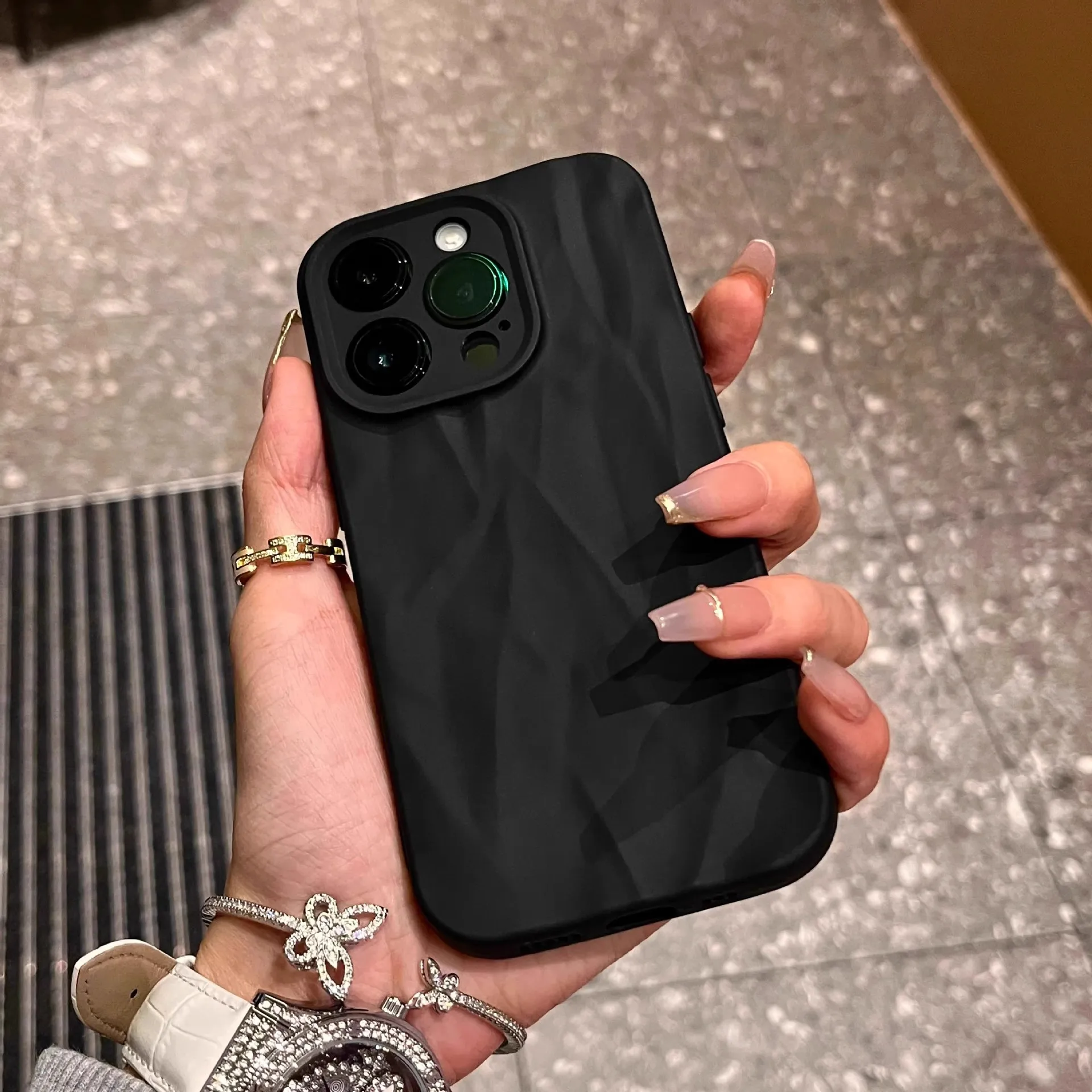 Высококачественные матовые складки подходят для Apple iPhone 15 чехол для телефона, в комплект входит 14Pro Силиконовый ТПУ мягкий чехол 
Высококачественные матовые складки подходят для Apple iPhone 15 чехол для телефона, в комплект входит 14Pro Силиконовый ТПУ мягкий чехол