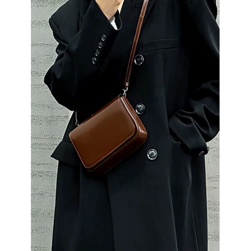 

Senior sense tofu bag brown small square bag 2023 autumn and winter new small bag Li is the same shoulder crossbody bag