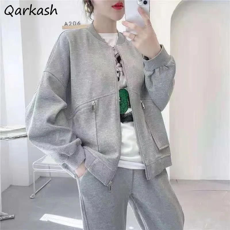 Куртка женская универсальная на молнии с длинным рукавом и V-образным вырезом
Куртка женская универсальная на молнии с длинным рукавом и V-образным вырезом