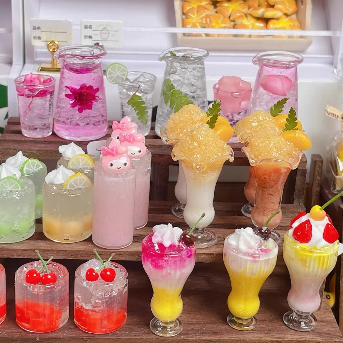 Миниатюрная модель кукольного домика OB11 для холодильника, кофе, молока, чая, крутой напиток, украшение ручной работы, имитация фруктов, демонстрация сцены 
Миниатюрная модель кукольного домика OB11 для холодильника, кофе, молока, чая, крутой напиток, украшение ручной работы, имитация фруктов, демонстрация сцены